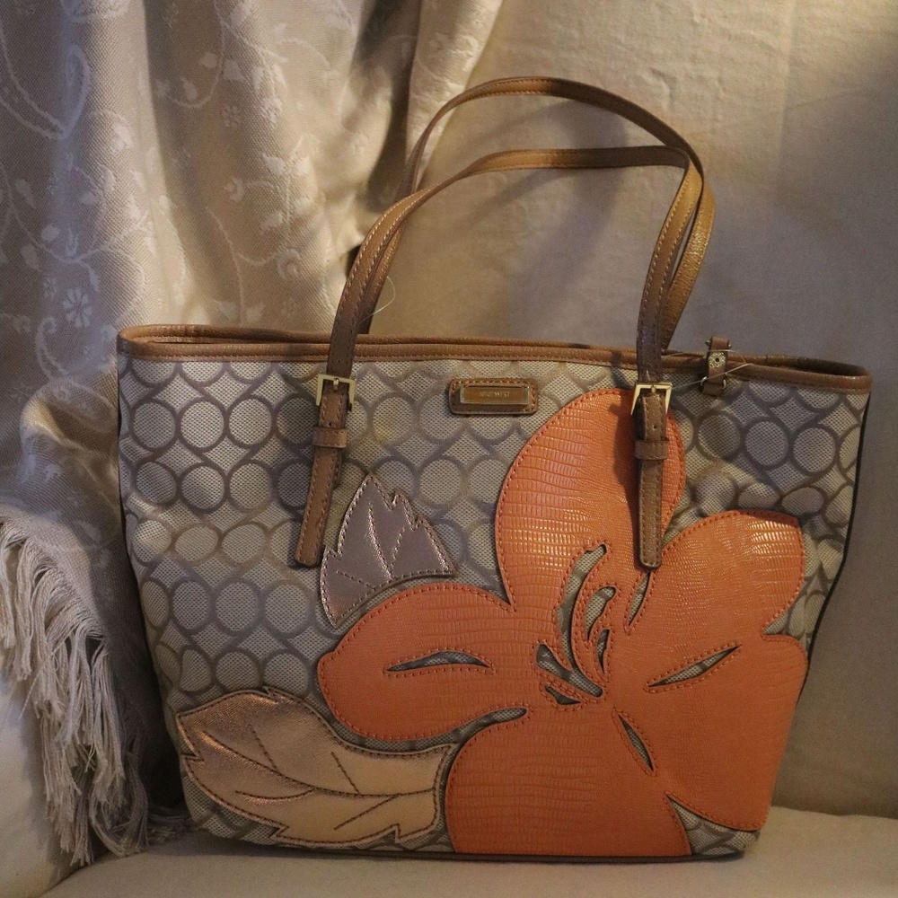 Nine West Shoulder Bag - Picture 5 of 9